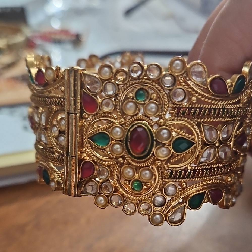 Elegant Gold and Multicolor Bracelet